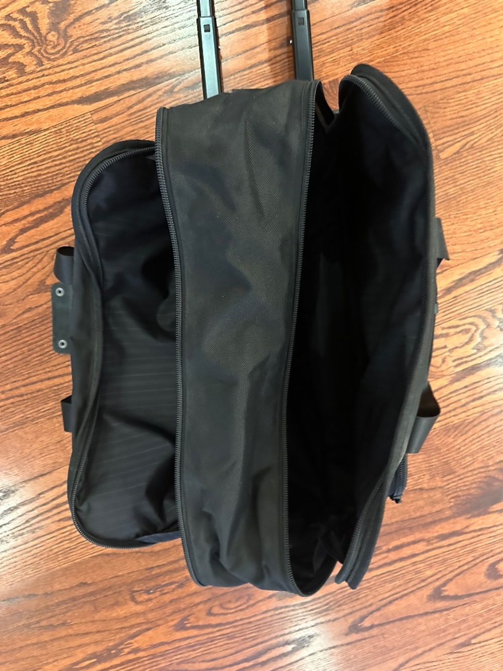 Tumi rolling carryon duffel bag - Picture 3 of 9